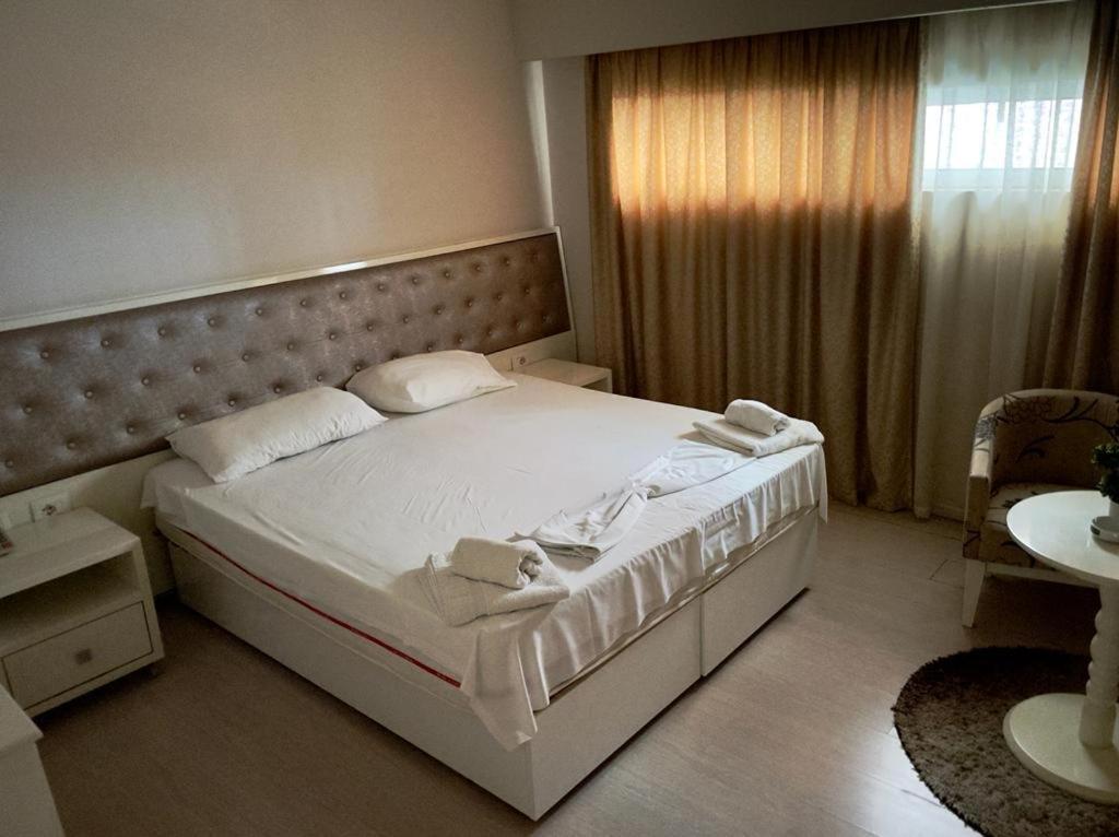 Select City Center Hotel Tirana Exterior foto
